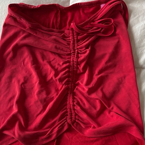 Edikted Red Ruched 2 piece Asymmetric skirt & top - Picture 4 of 8